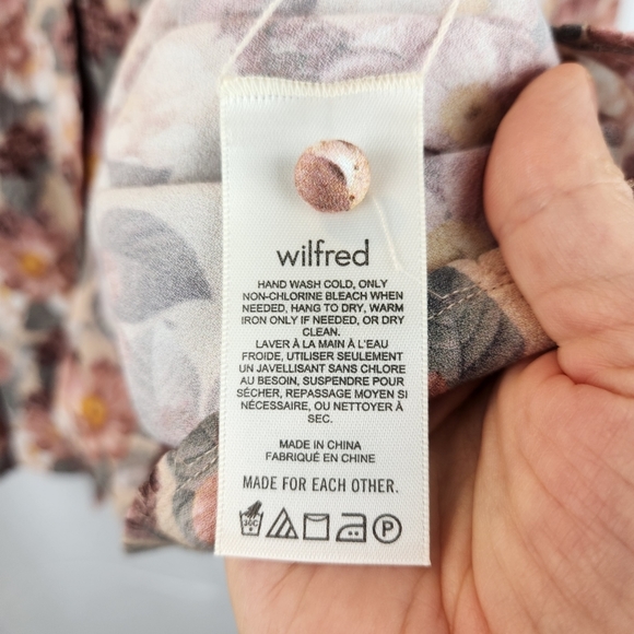 ARITZIA Wilfred Serenity blouse size L in EUC - Picture 8 of 10